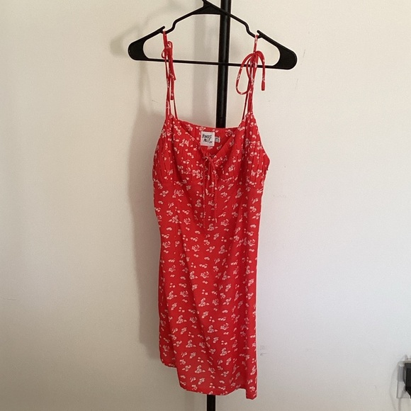 Princess Polly Red Floral Dress - Picture 2 of 7